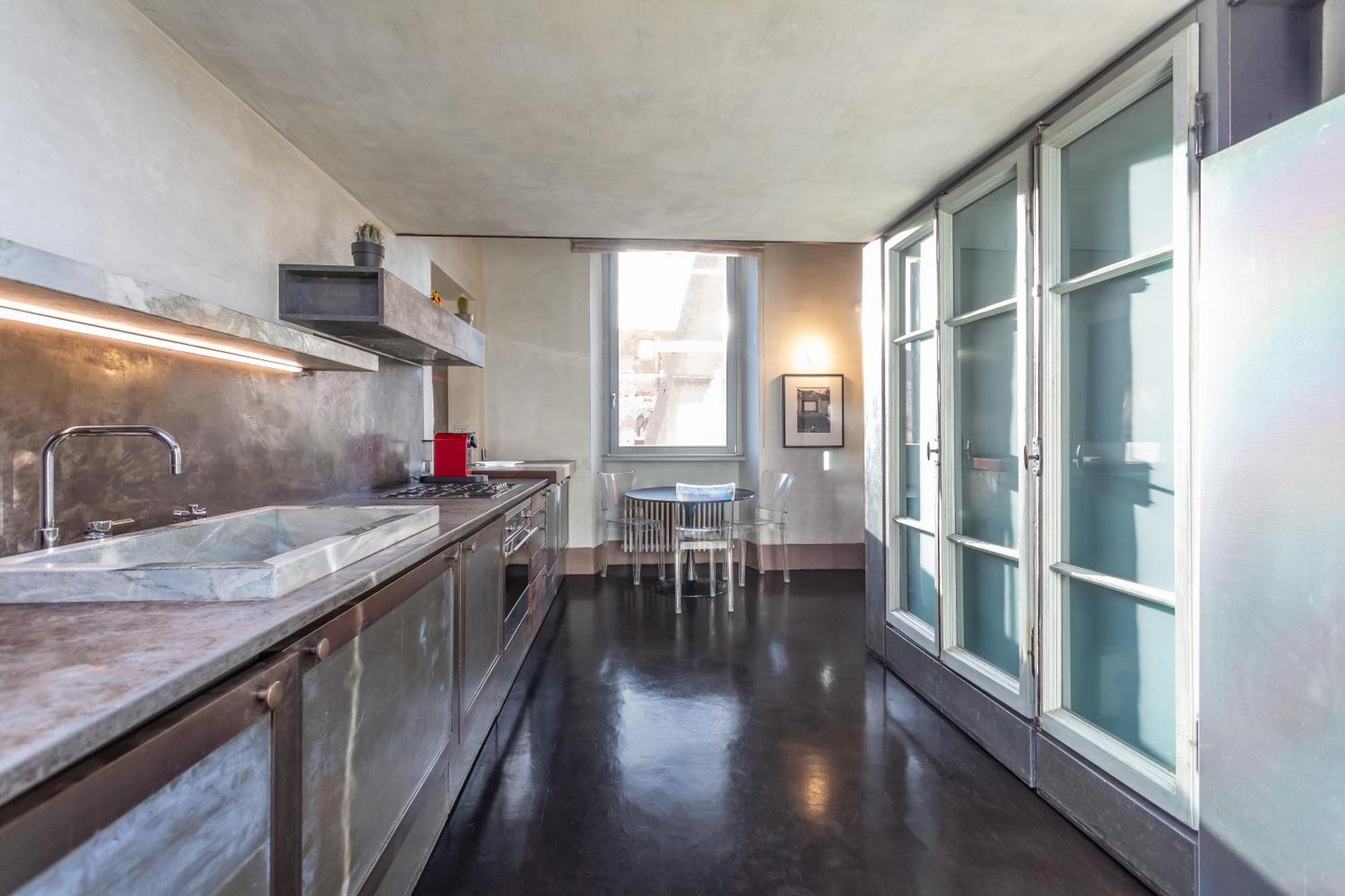 Iconic Apartment With Unique Colosseum View Рим Екстериор снимка