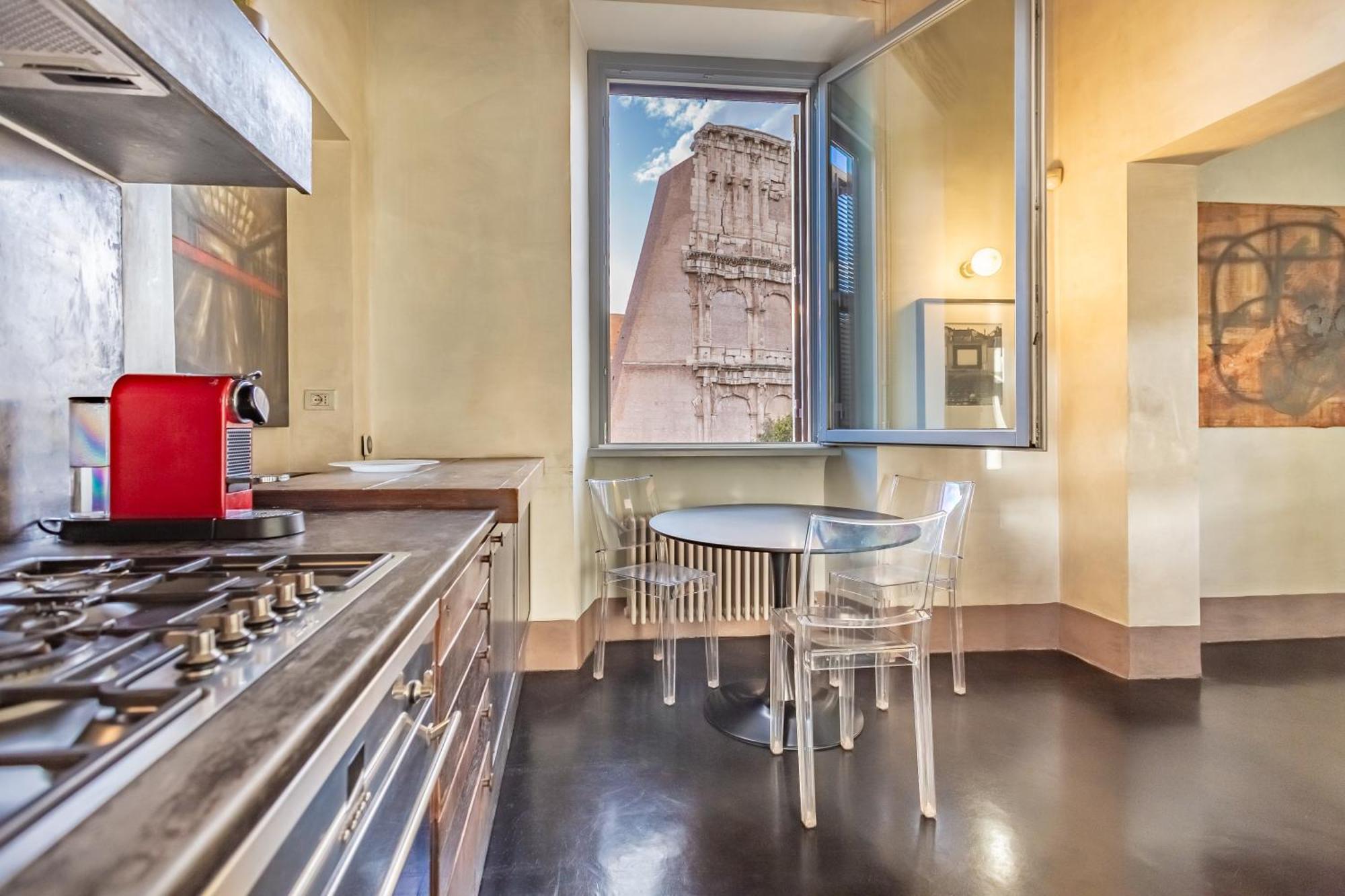 Iconic Apartment With Unique Colosseum View Рим Екстериор снимка